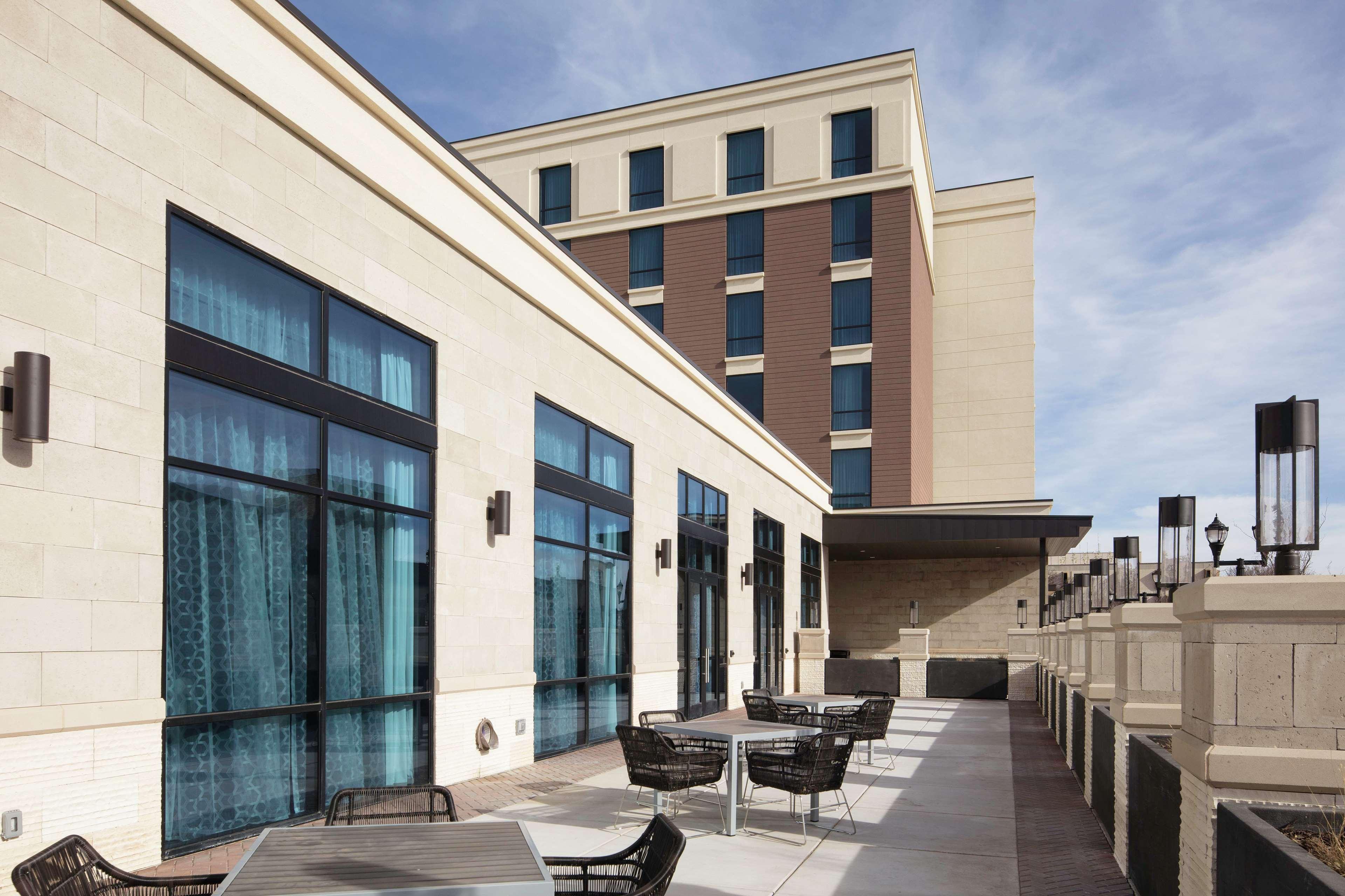 Embassy Suites Amarillo Downtown Bagian luar foto