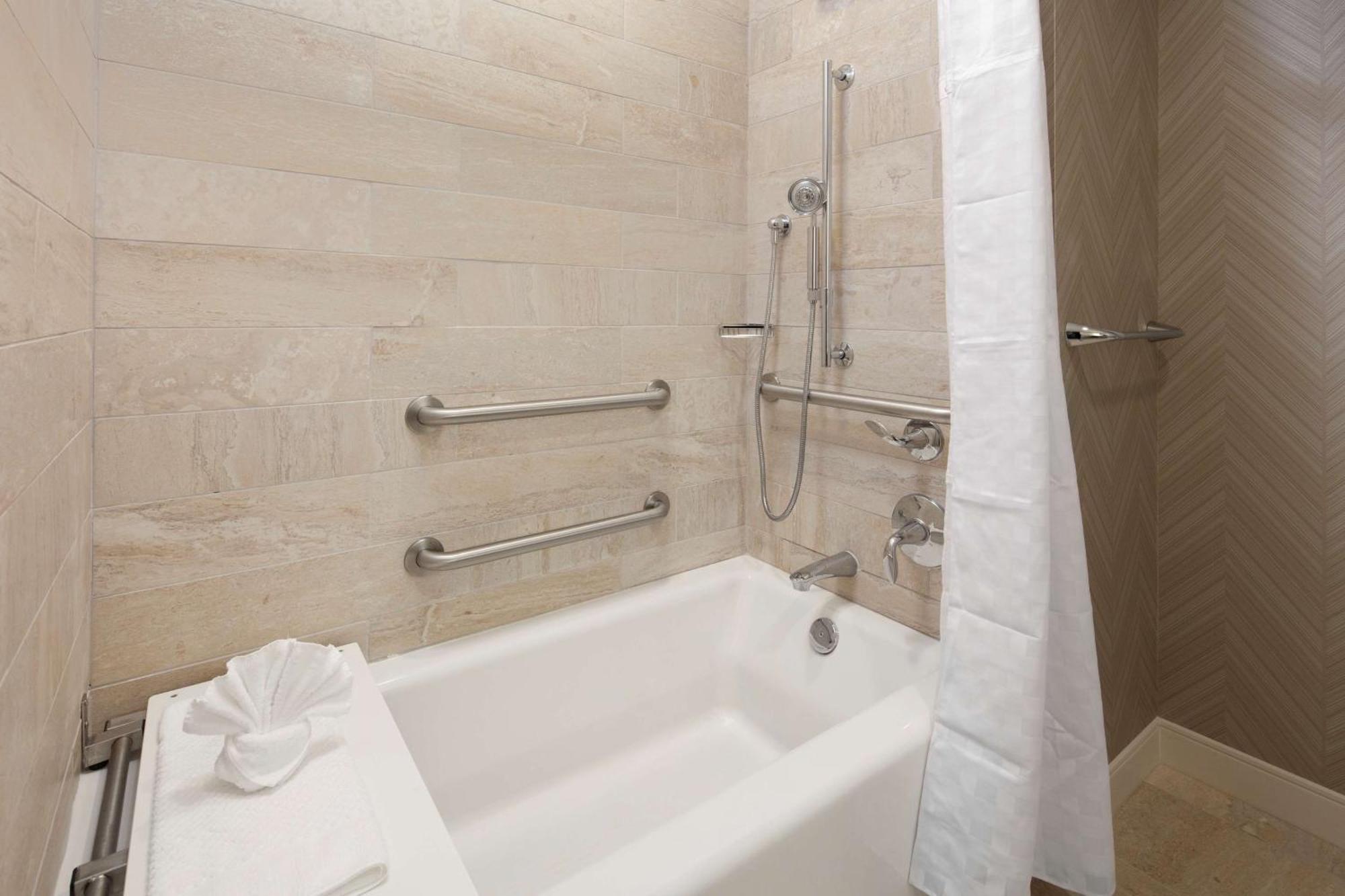 Embassy Suites Amarillo Downtown Bagian luar foto