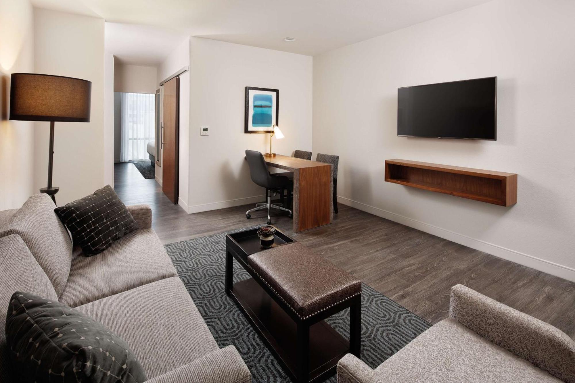 Embassy Suites Amarillo Downtown Bagian luar foto